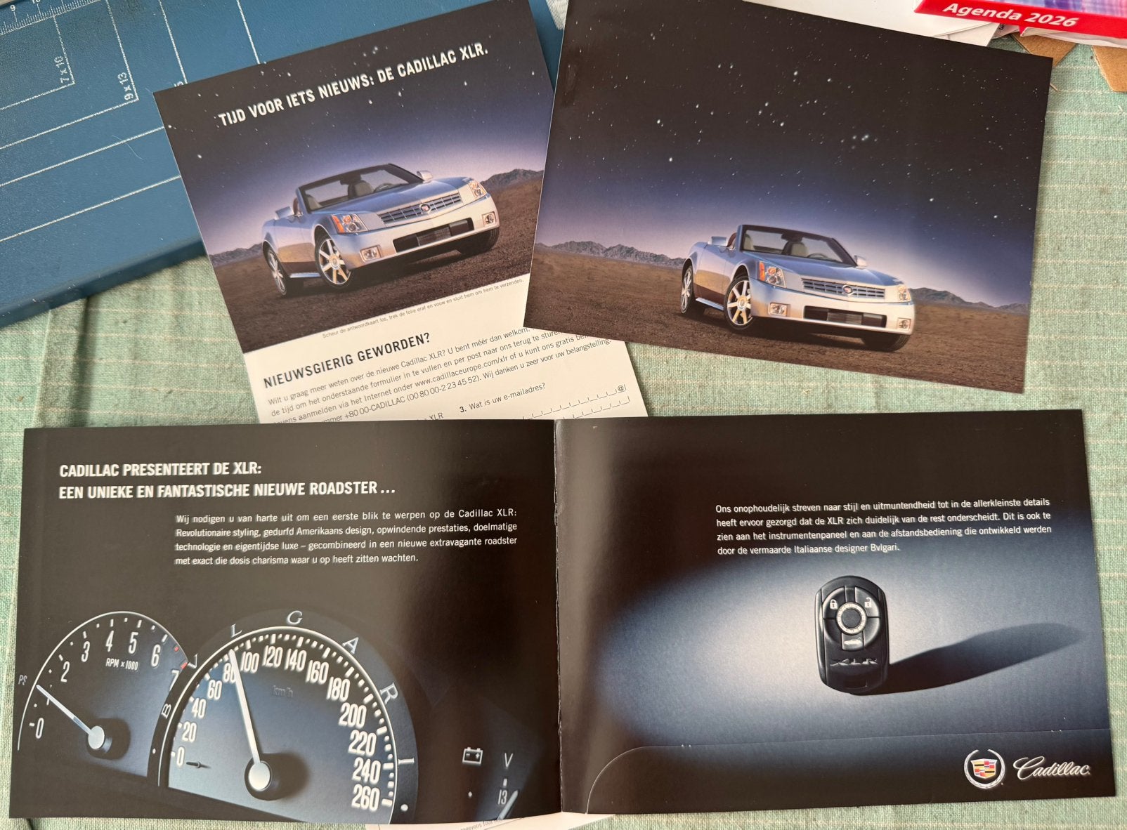 Foldertje en originele foto Cadillac XLR Roadster, Verzenden, Zo goed als nieuw
