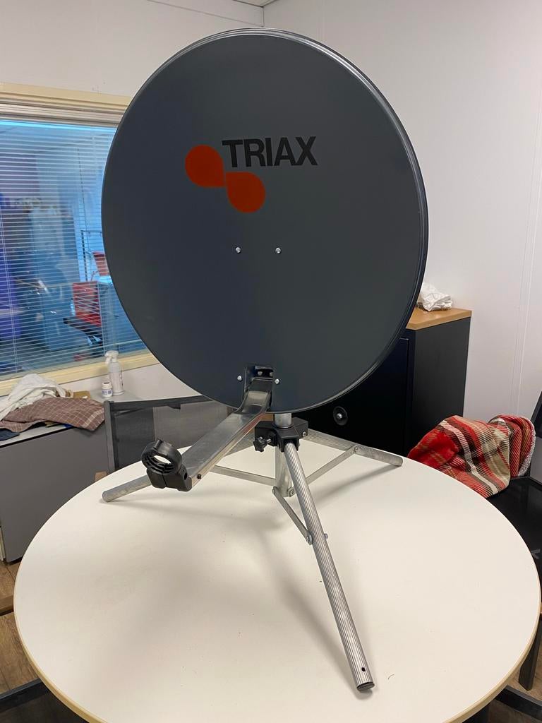 Triax schotelantenne met statief - Groot model, nieuw, Audio, Tv en Foto, Schotelantennes, Ophalen of Verzenden, Nieuw, (Schotel)antenne