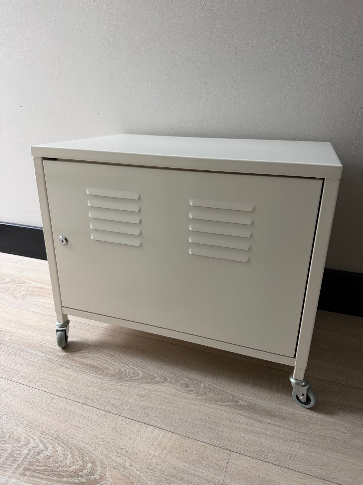 Metalen IKEA kast 60x40x40cm met wieltjes, Ophalen, Gebruikt