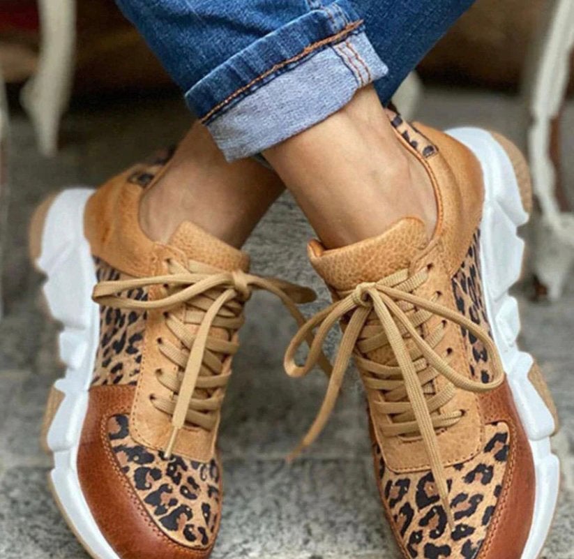 Nieuwe lichtgewicht schoenen met panter print maat 38, Ophalen of Verzenden, Nieuw, Sneakers of Gympen