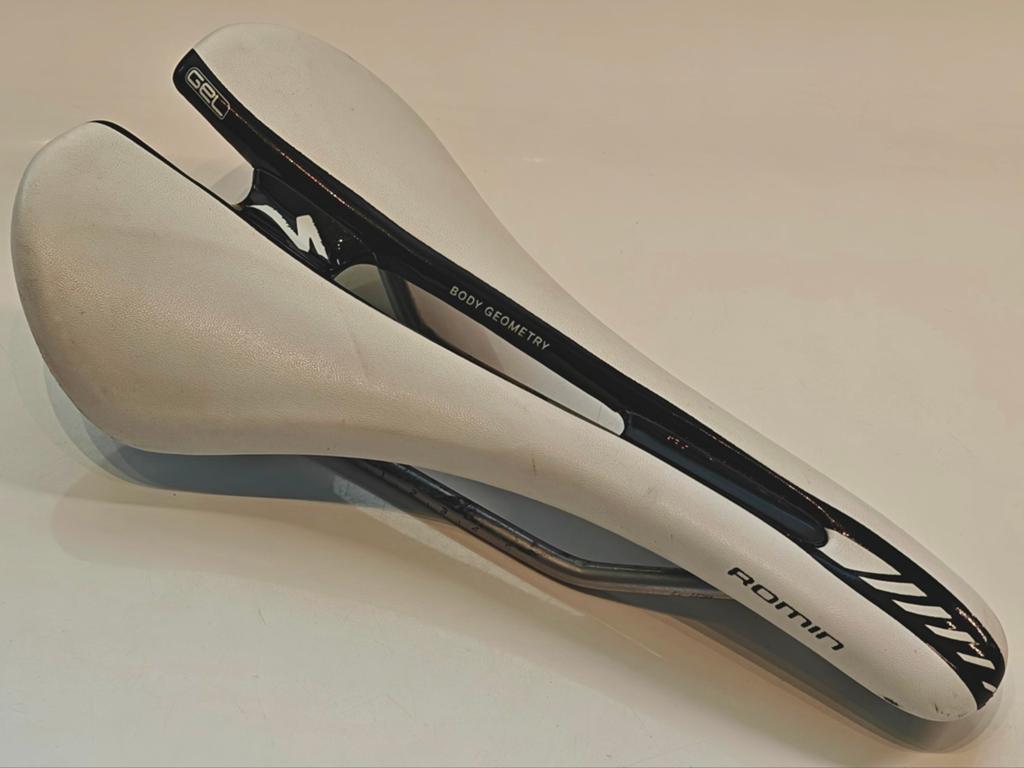 Specialized Romin Gel Carbon fiber reinforced 143mm leer net, Fietsen en Brommers, Fietsonderdelen, Zadel, Carbon, Racefiets, Ophalen of Verzenden