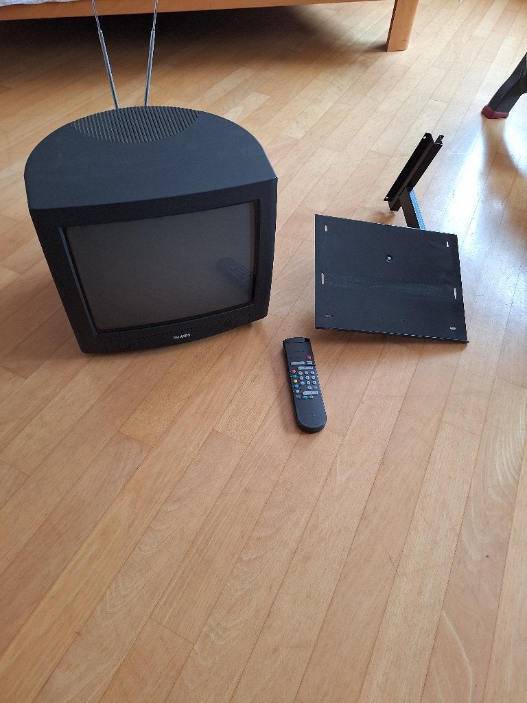 Philips tv'tje met ophangbeugel i.z.g.s., Philips, 50 Hz, Ophalen of Verzenden, Zo goed als nieuw
