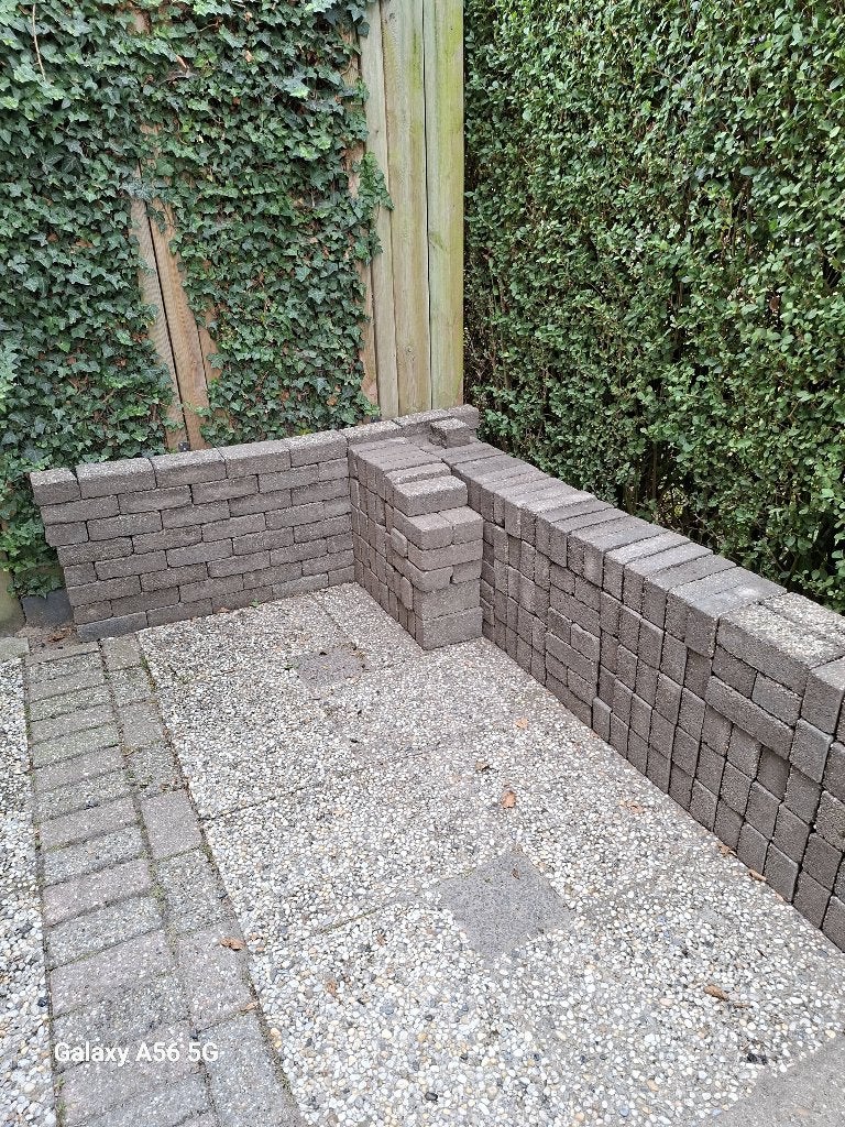 Gebruikte betontegels en klinkers voor tuin of oprit, Ophalen, Gebruikt, Klinkers, 10 m² of meer