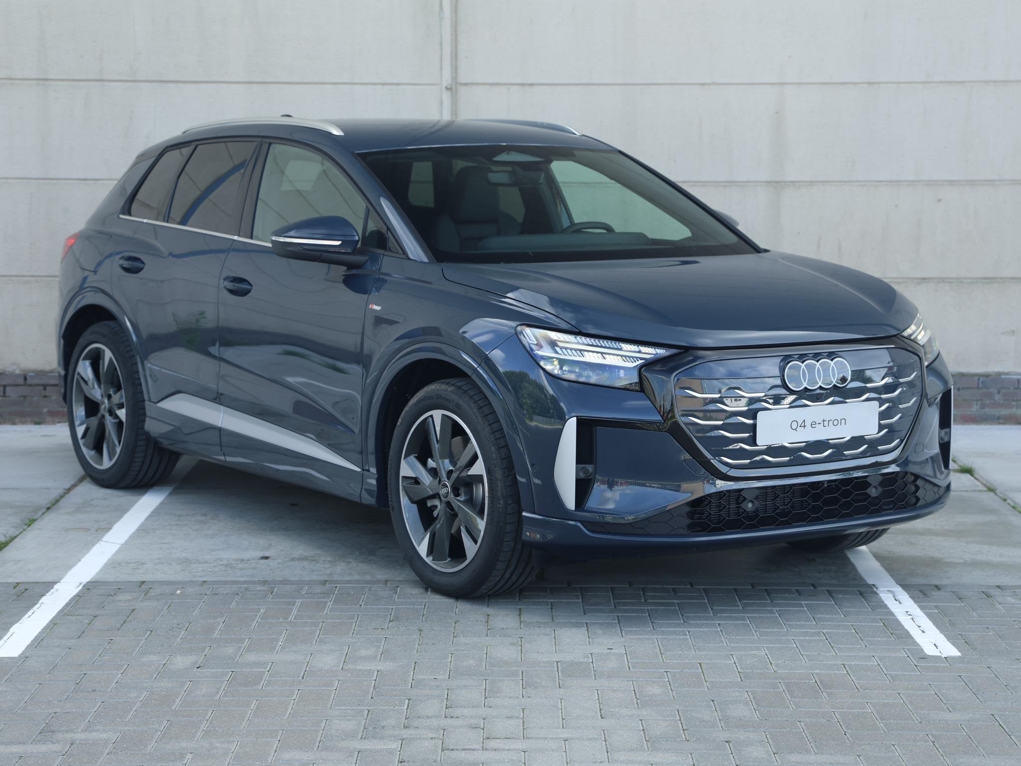 Audi Q4 e-tron S edition 82 kWh 286 PK SUV | Tech plus pakke, Auto's, Automaat, Achterwielaandrijving, 510 min, Zwart