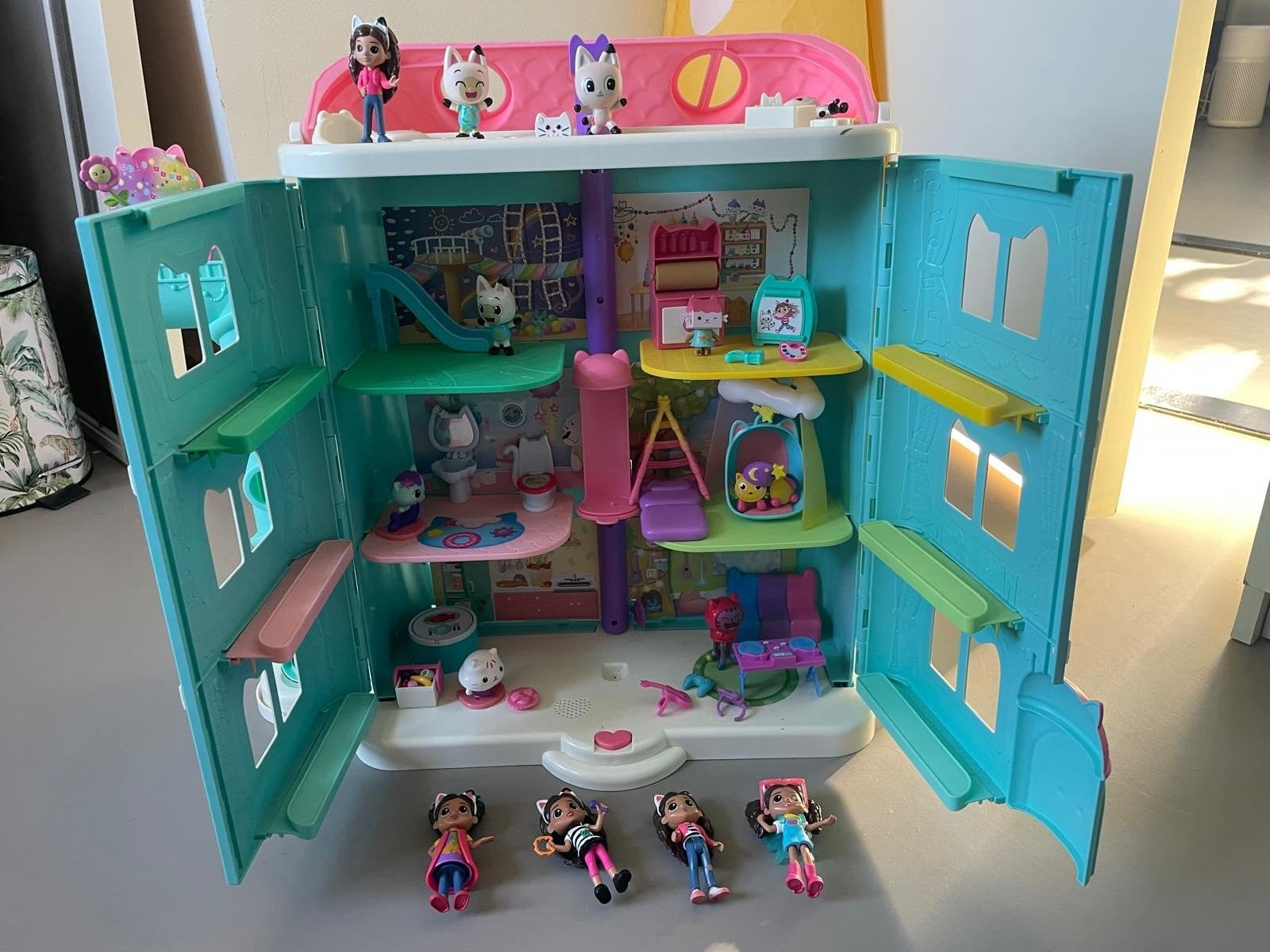 Gabby's Poppenhuis inclusief poppen, katten, Carlita en meub, Ophalen of Verzenden, Zo goed als nieuw, Poppenhuis