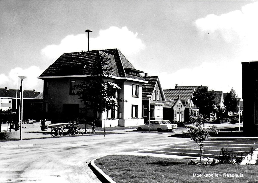 Pa766 Ongelopen ansichtkaart moerkapelle raadhuis, Ophalen of Verzenden, 1980 tot heden, Gelopen