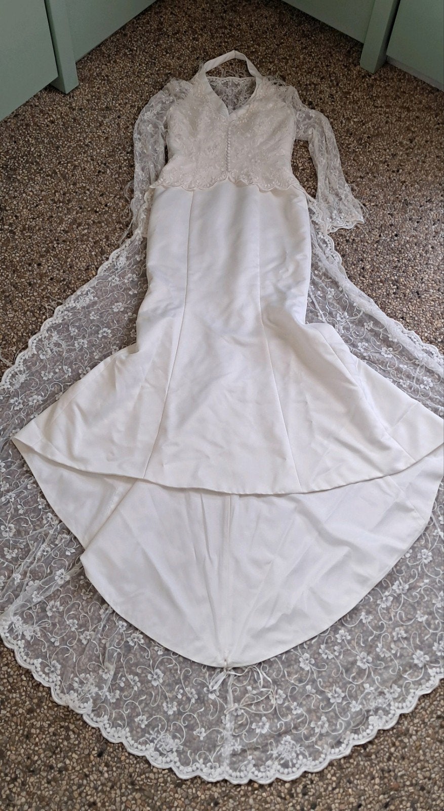 Elegante trouwjurk size 14 met kanten overlay en sleep, Kleding | Dames, Trouwjurk, Wit, Ophalen of Verzenden, Onbekend