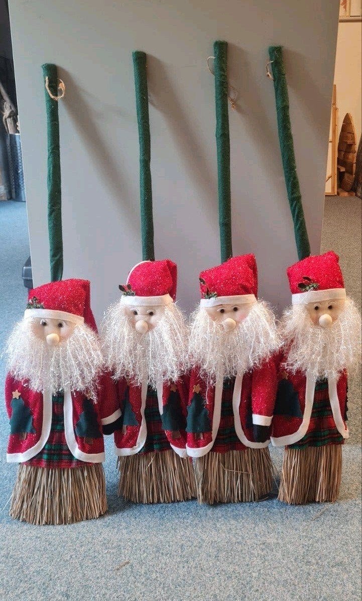 Kerstmannen aan bezemsteel, Diversen, Kerst, Ophalen