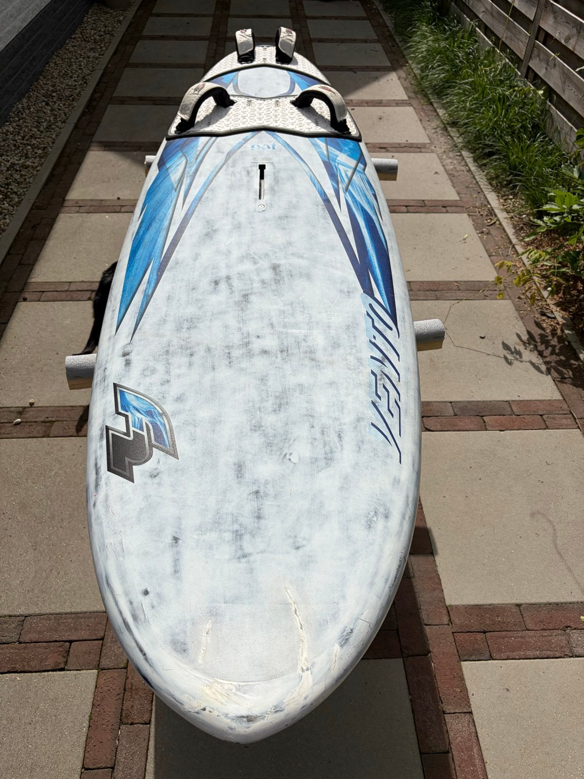 F2 Vento 106 Windsurfplank - Ideaal voor hardere wind, Ophalen, Met voetbanden, Gebruikt, Minder dan 250 cm
