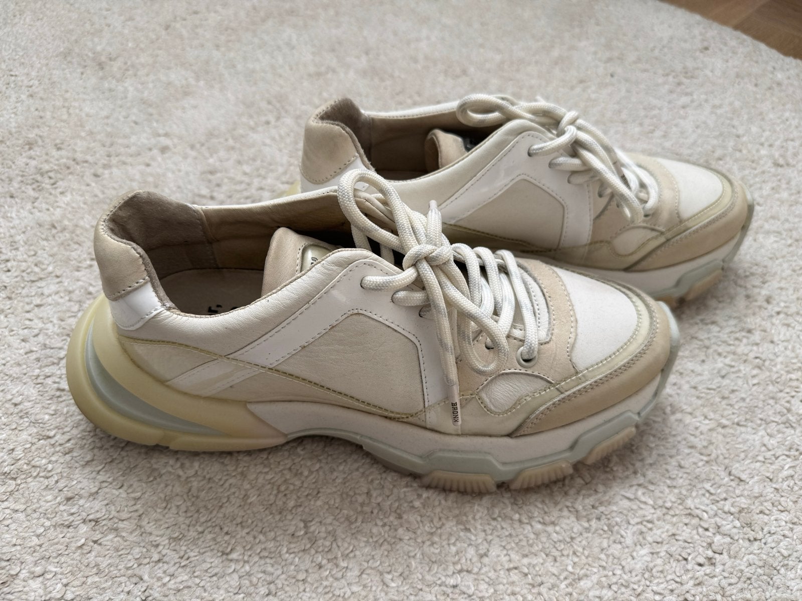 Bronx chunky sneakers maat 39, Kleding | Dames, Schoenen, Ophalen of Verzenden, Gedragen, Beige, Sneakers of Gympen