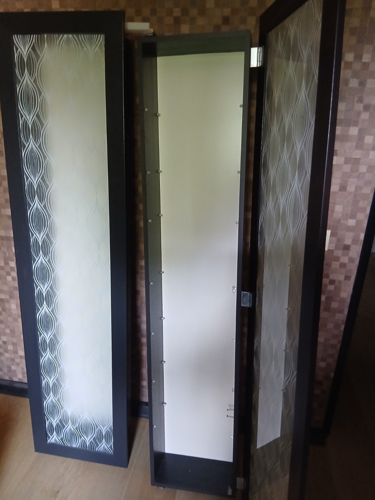2 Smalle IKEA Hangkasten met Glazen Plankjes (170x42cm), Huis en Inrichting, Ophalen