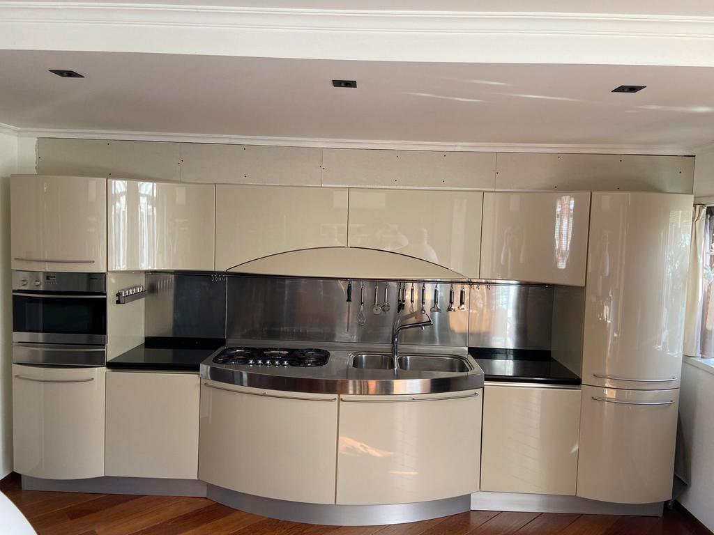 keuken van Snaidero, design by Pininfarina, Ophalen, Gebruikt, Crème, Staal of Rvs