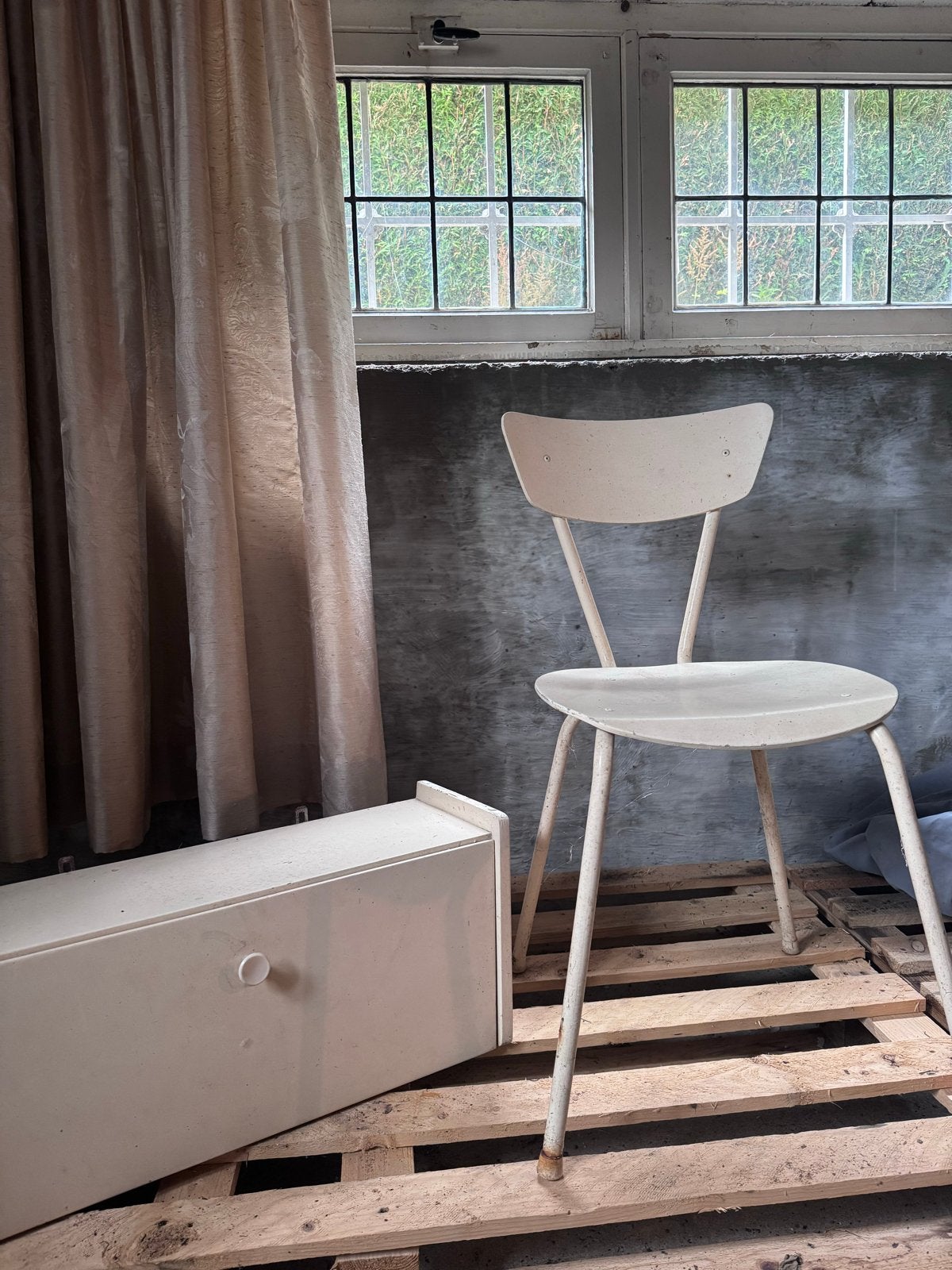 Vintage hangkast en stoel - Charmante set, Ophalen