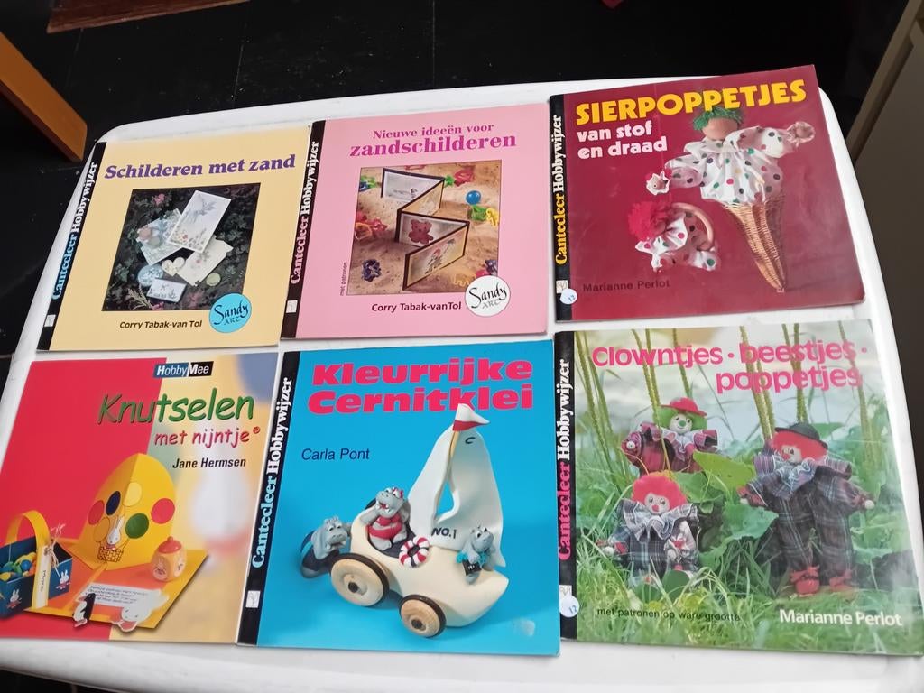 13 Hobbyboeken: knutselen, klei, poppen, zandschilderen, Ophalen of Verzenden, Zo goed als nieuw, Overige onderwerpen