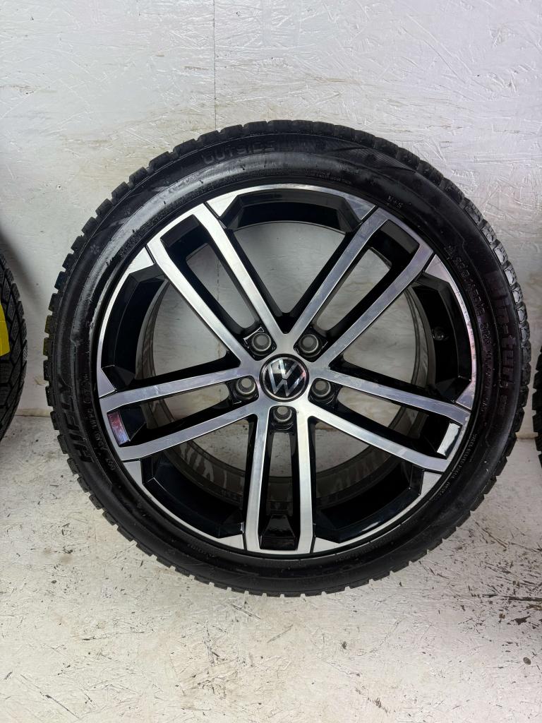 Originele Volkswagen Golf nogaro velgen 18" 5x112 winter 7mm, Auto-onderdelen, Niet ingevuld, 18 inch, Gebruikt, Banden en Velgen
