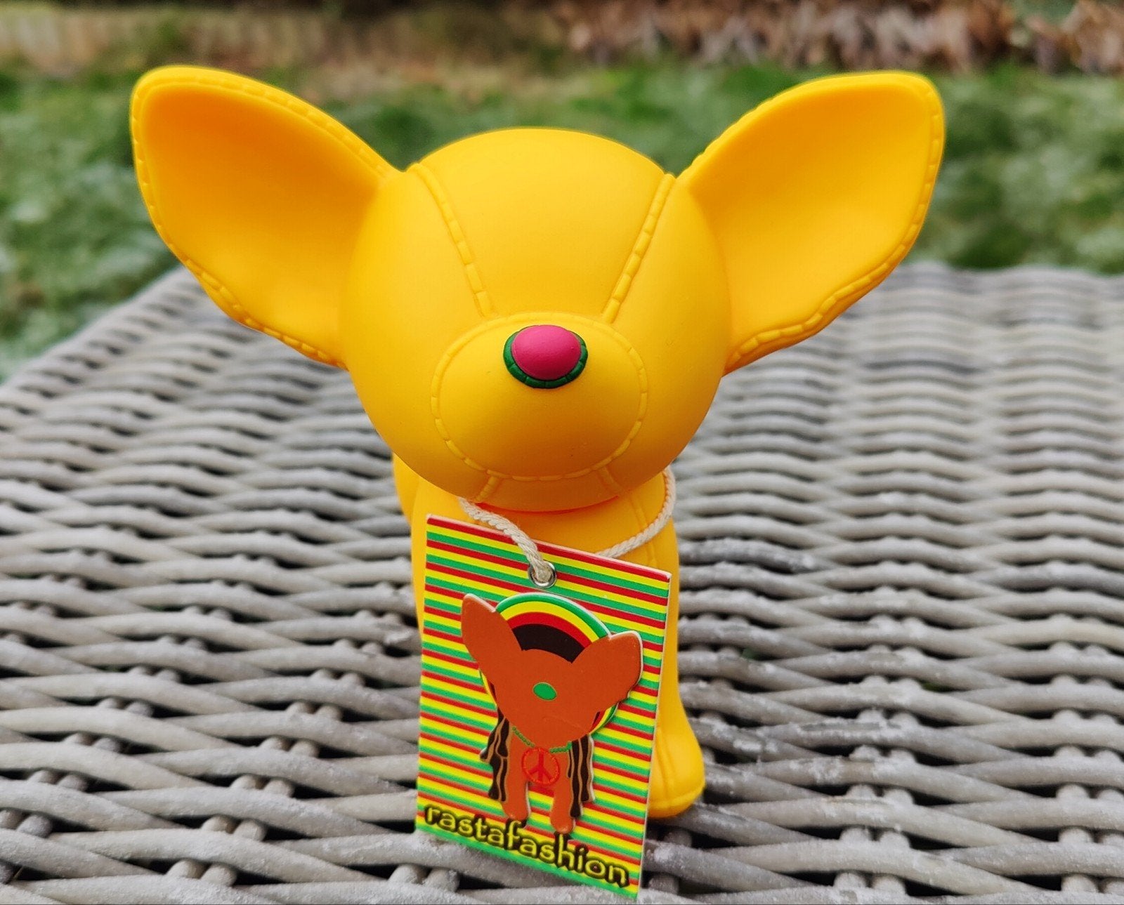 Gele Chihuahua Spaarpot - Rasta Fashion Stijl, Verzamelen, Ophalen of Verzenden, Gebruikt, Kunststof, Dier