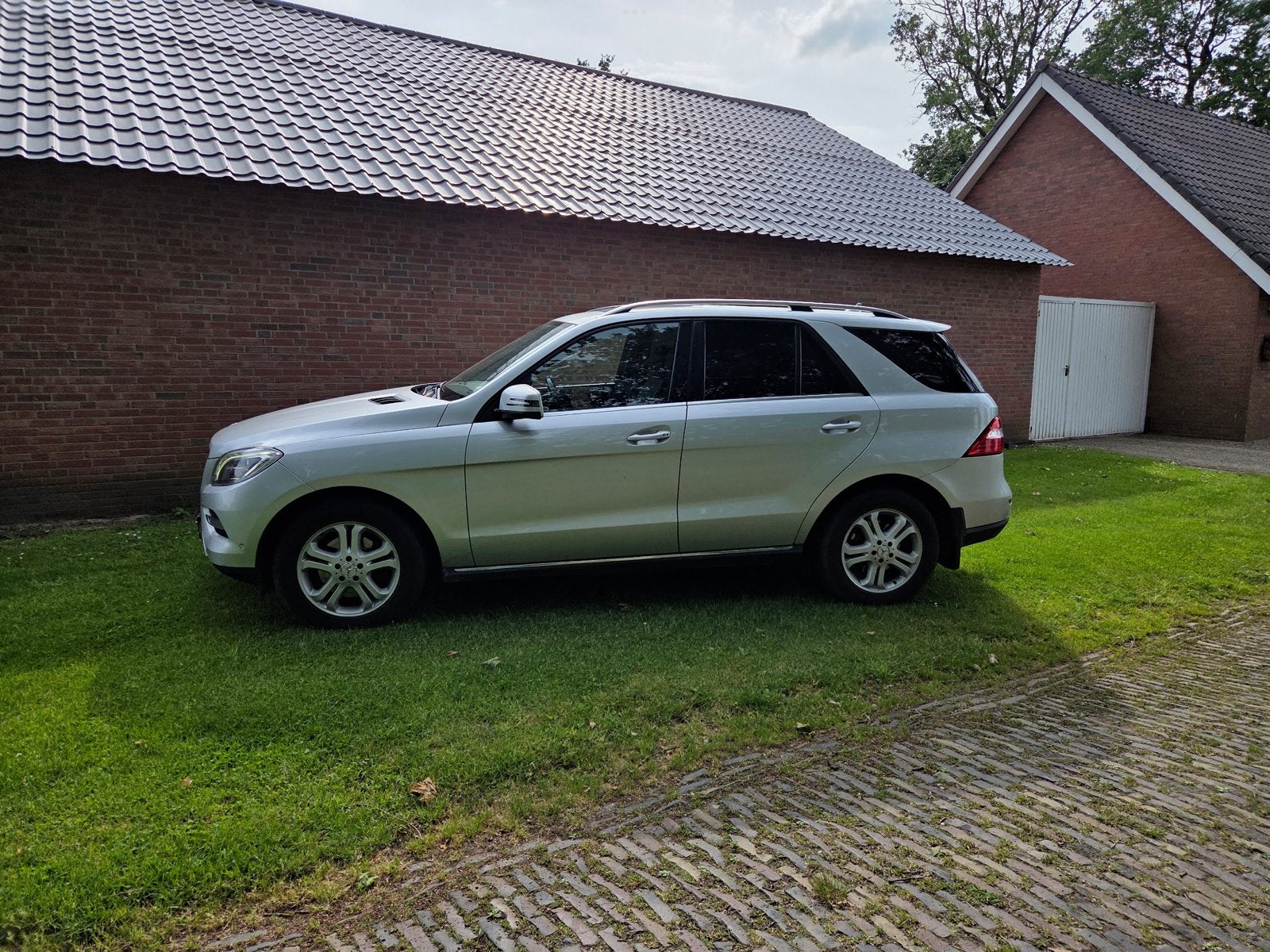 Mercedes 350ml bluetec 4 matic 2013, Auto's, Mercedes-Benz, Automaat, Zwart, Elektronische parkeerrem, Leder