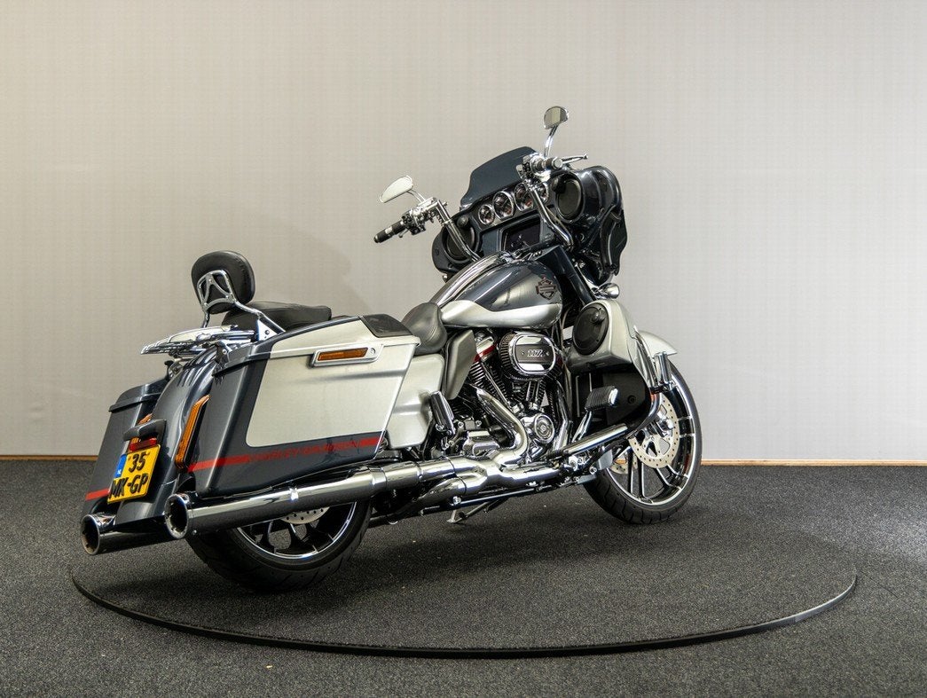 Harley-Davidson FLHXSE CVO Street Glide (bj 2019), Motoren, Motoren | Harley-Davidson, Bedrijf, Overig, LED Verlichting, Laan van Vredenoord 33
2289 DA  Rijswijk ZH, NL