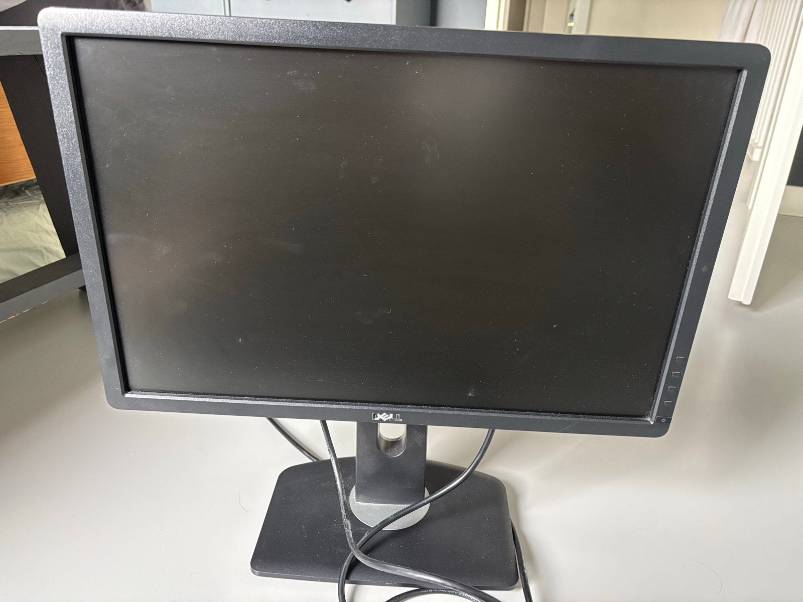 Dell Monitor - 24 inch, Computers en Software, Ophalen, In hoogte verstelbaar, Full HD, Zo goed als nieuw