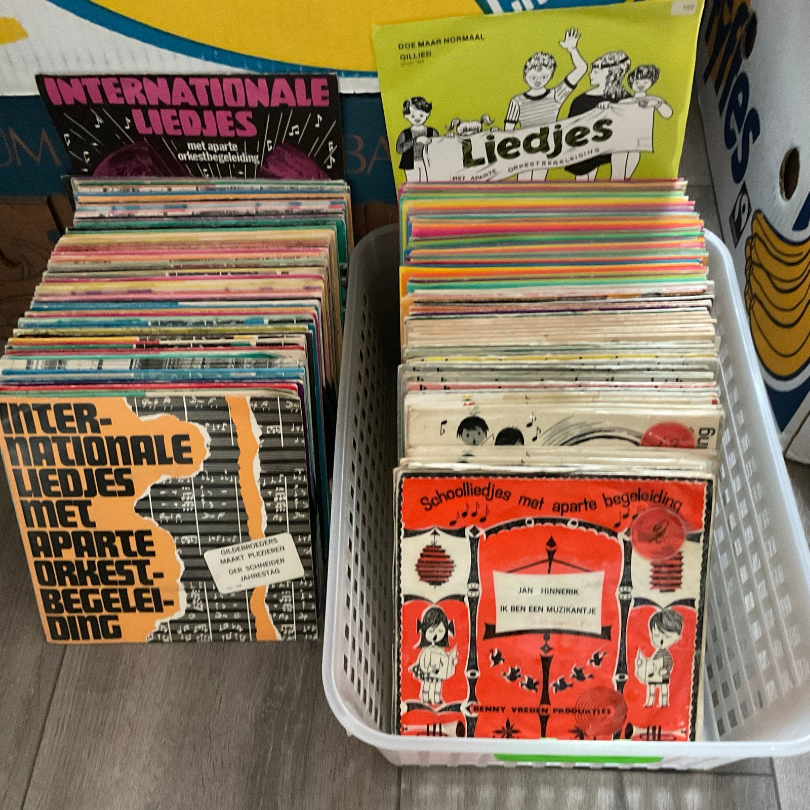 Grote collectie Internationale en Schoolliedjes (ruim 150st), Gebruikt, Overige genres, 7 inch, Ophalen of Verzenden