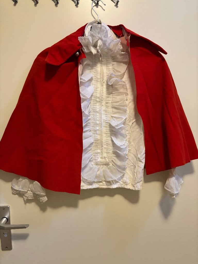 Zelfgemaakt Raad van Elf kostuum - cape, steekje en blouse, Zelfgemaakt, Jongen of Meisje, Ophalen of Verzenden, Zo goed als nieuw