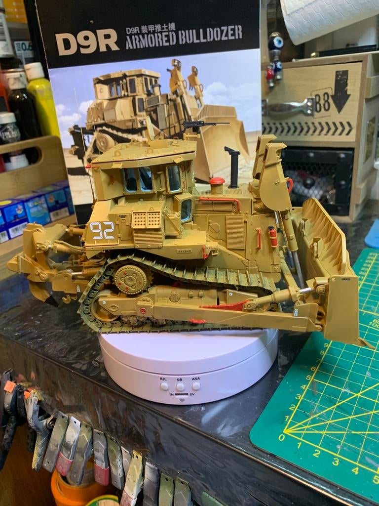 D9R ARMORED BULLDOZER schaal 1:35 gebouwd, Overige merken, Gebruikt, Tank, 1:32 tot 1:50