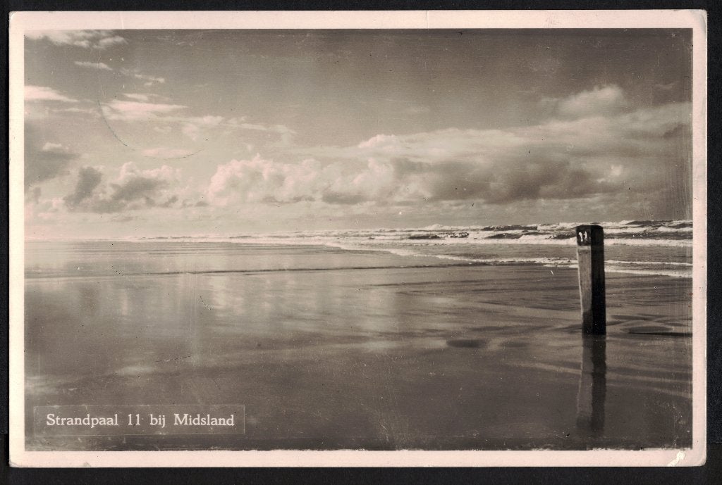 Terschelling Strandpaal 11 bij Midsland. Jaren 50., Ophalen of Verzenden, 1940 tot 1960, Gelopen, Waddeneilanden