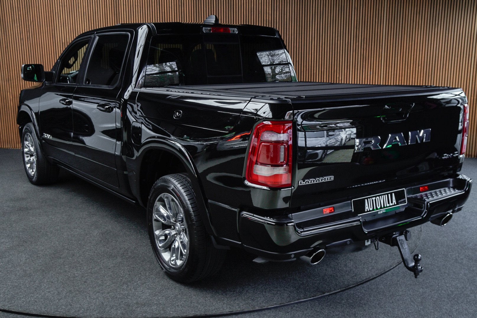 Dodge Ram 1500 5.7 V8 4x4 Crew Cab Laramie Panodak Harman K., Automaat, Dealer onderhouden, 5654 cc, 2441 kg