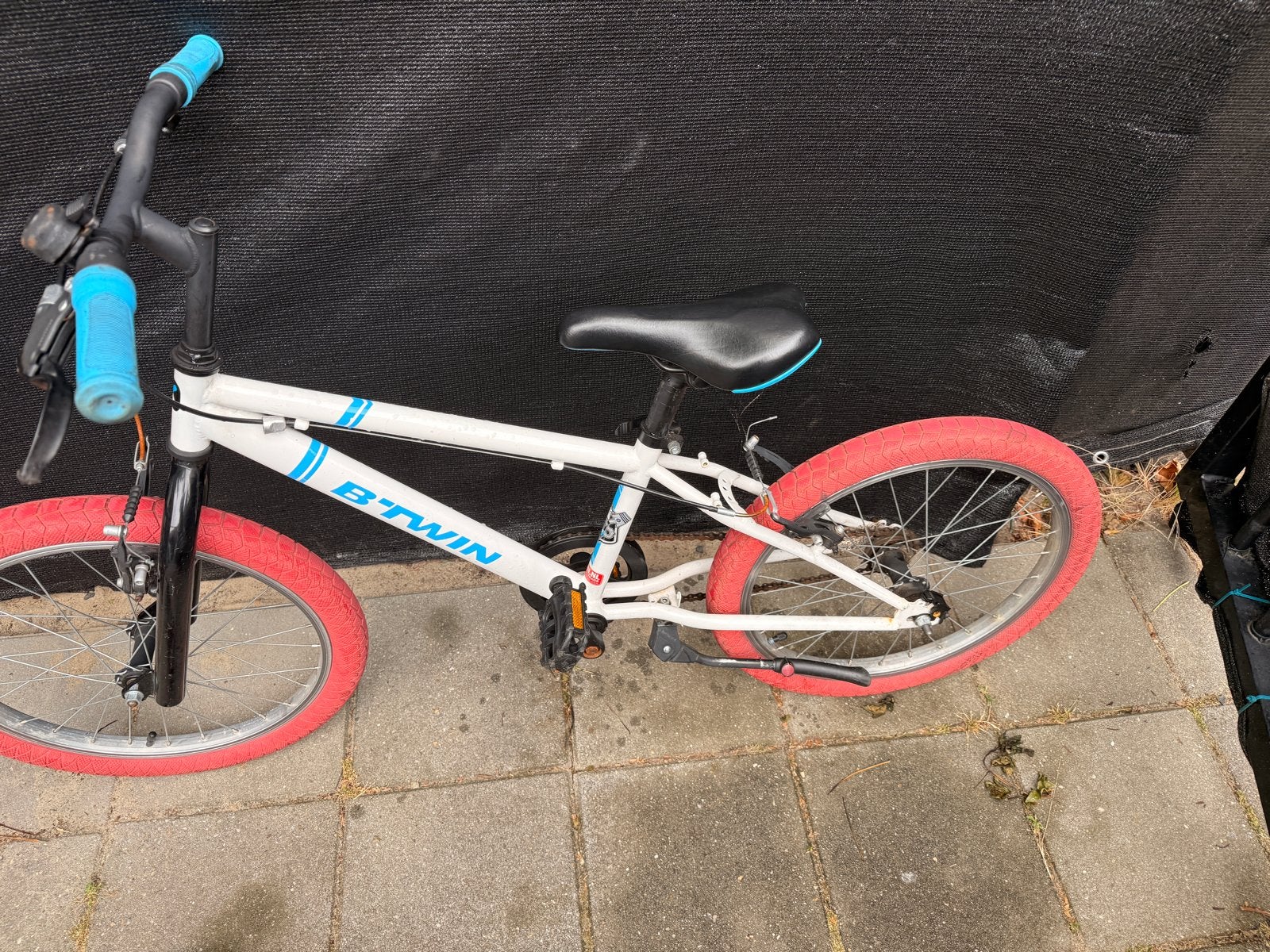 B'TWIN kinderfiets 16 inch met rode banden, Ophalen, Gebruikt, Velgrem, 16 tot 20 inch