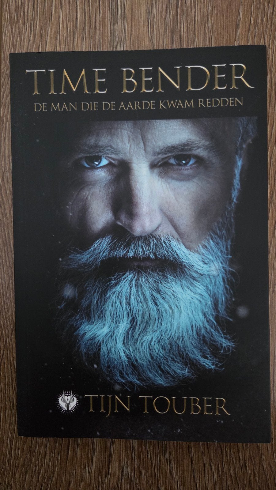 Time Bender: De Man Die De Aarde Kwam Redden - Tijn Touber, Boeken, Romans, Zo goed als nieuw, Nederland, Ophalen of Verzenden