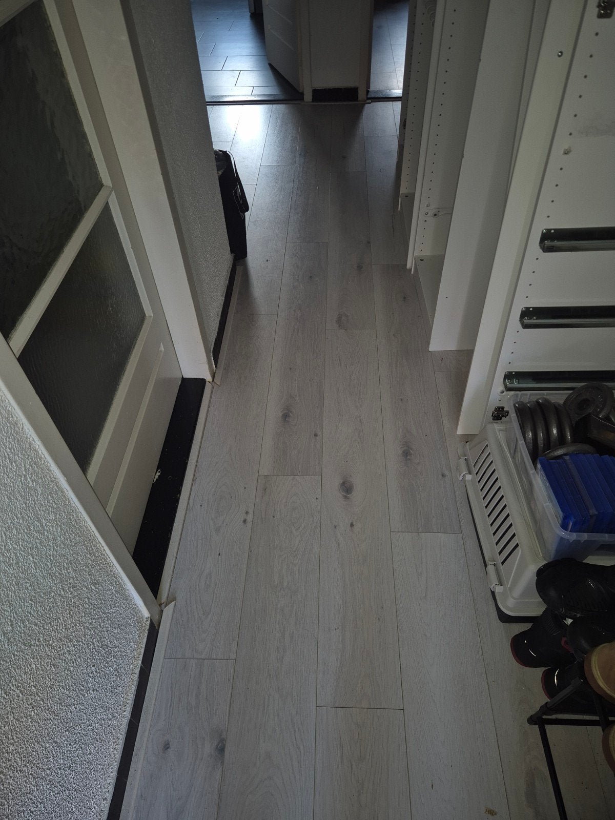 Laminaatvloer lichtgrijs, ca. 80m2, Gebruikt, 50 tot 150 cm, Ophalen of Verzenden, 10 m² of meer