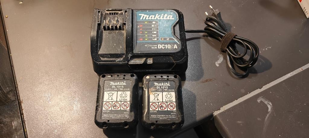 Makita acculader en twee accu's. 10.8V/1.5Ah, Ophalen, Gebruikt