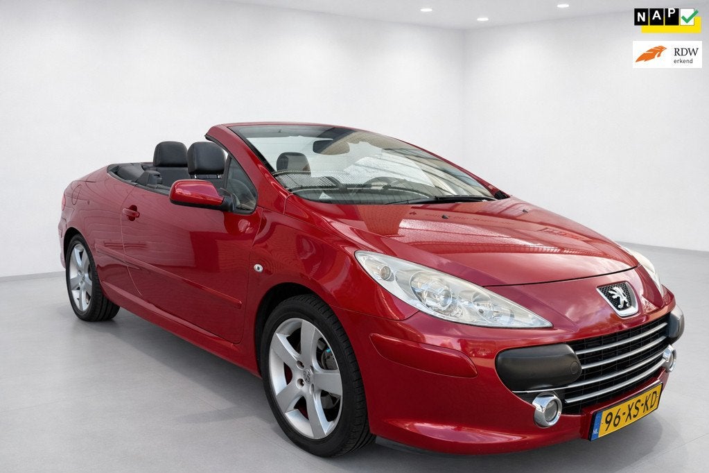 Peugeot 307 CC 2.0-16V automaat, leder, cabriolet, pdc, apk,, Auto's, Peugeot, Gebruikt, Zwart, 4 cilinders, Cabriolet