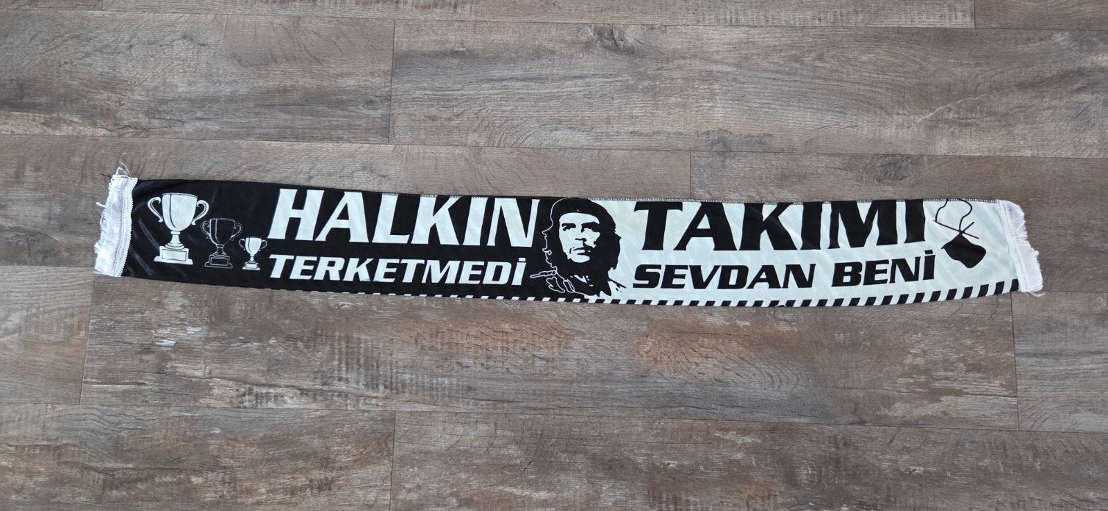 Sjaal Besiktas, Ophalen of Verzenden, Zo goed als nieuw, Buitenlandse clubs, Vaantje of Sjaal