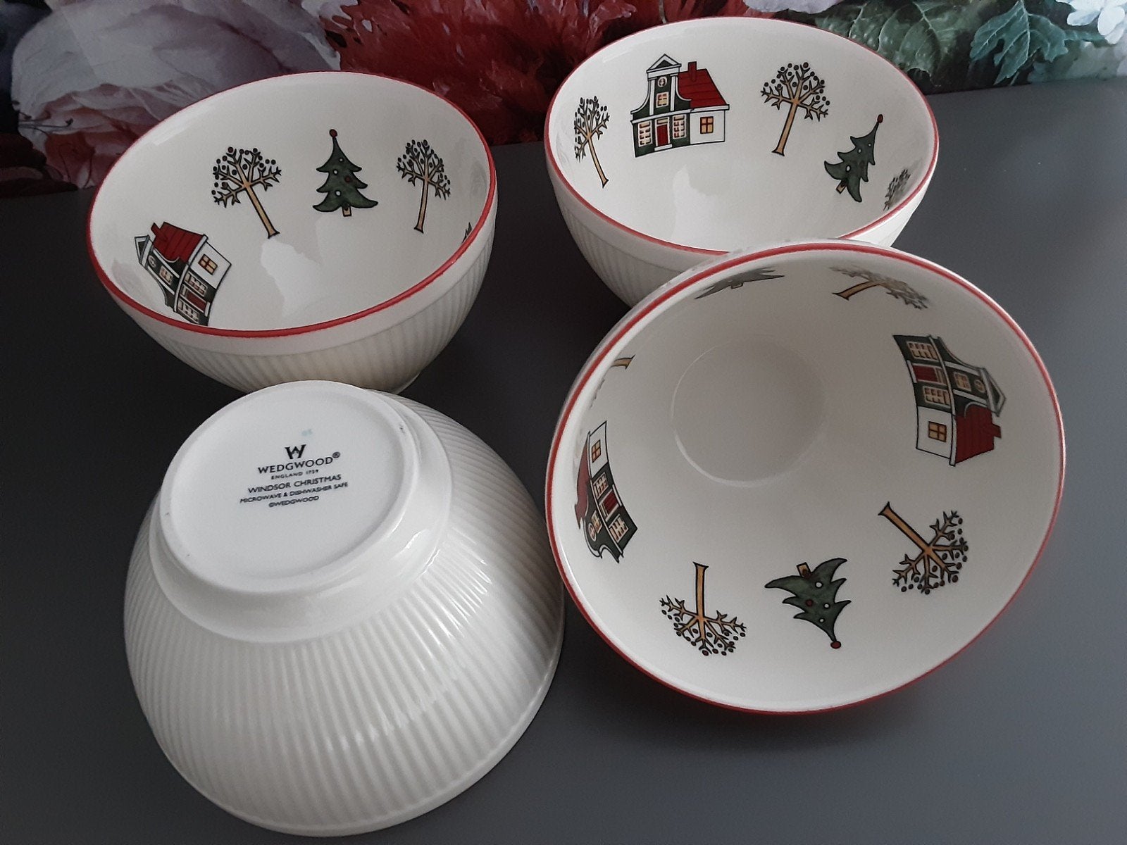 wedgwood windsor kerstservies ontbijtkom op voet per stuk, Huis en Inrichting, Ophalen, Zo goed als nieuw, Porselein, Kop(pen) en/of Schotel(s)