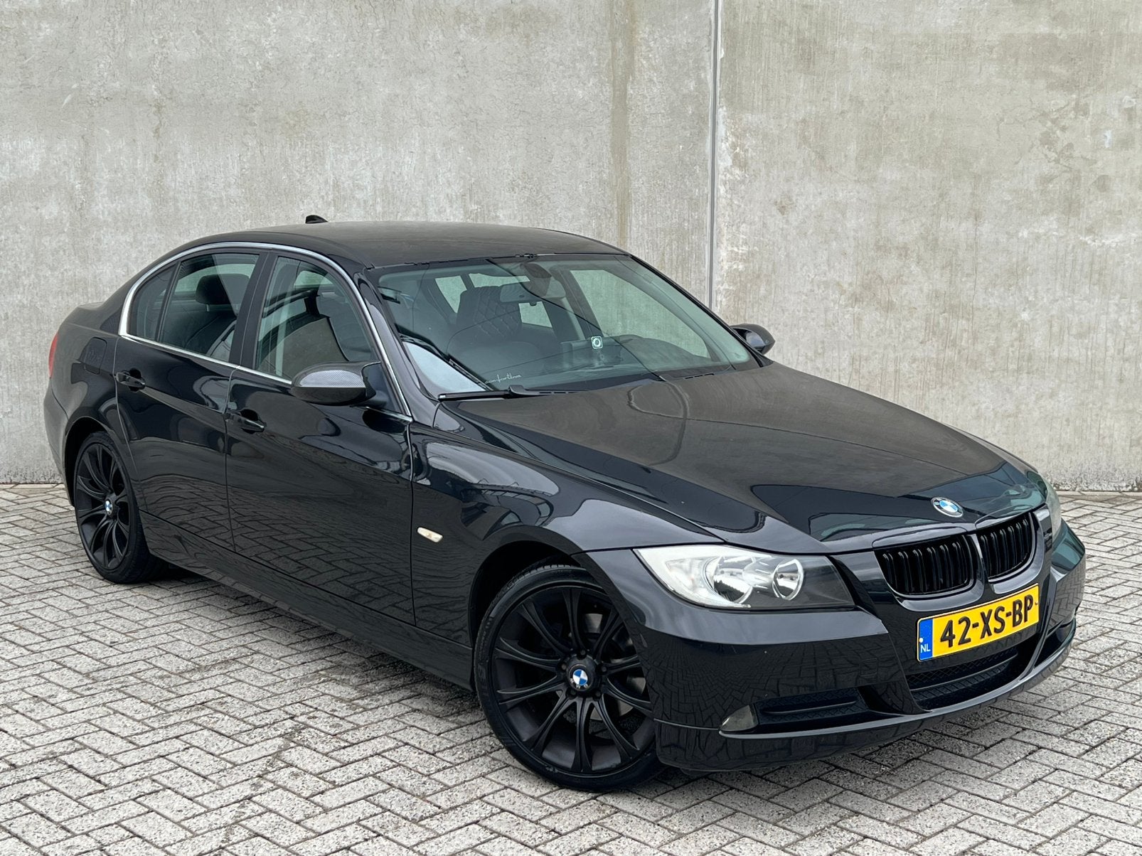 Zwarte BMW 3-Serie 318i E90 Sedan Benzine 129PK/NieuweAPK/BT, Achterwielaandrijving, 4 cilinders, 129 pk, Leder en Stof