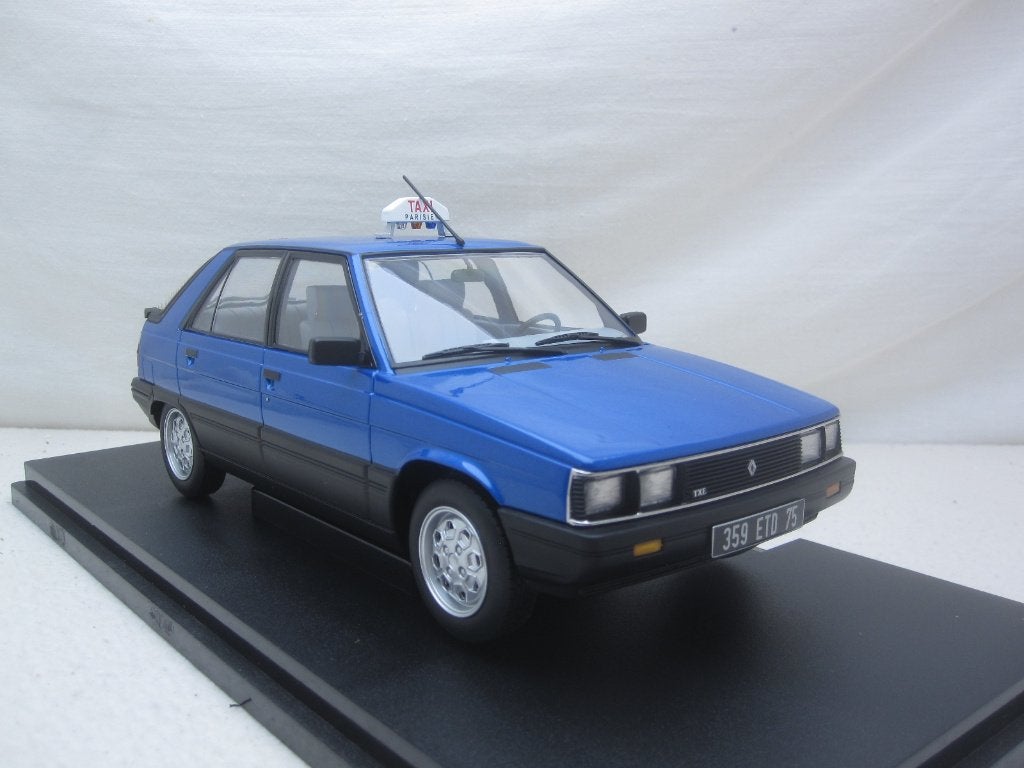 Renault 11 TXE Taxi James Bond 1985 Blauw metallic 1:18 MCG, Ophalen of Verzenden, Nieuw, Auto, Overige merken