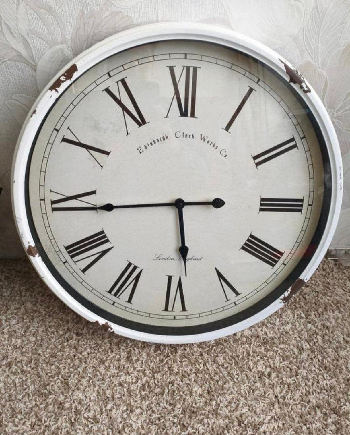 Grote wandklok met Romeinse cijfers - Edinburgh Clock Works, Antiek en Kunst, Antiek | Klokken, Ophalen