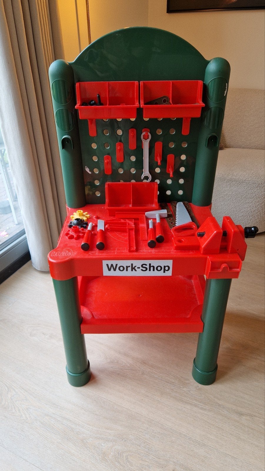 Kinderwerkbank met Bosch gereedschap en helm, Ophalen, Gebruikt, Knutselen