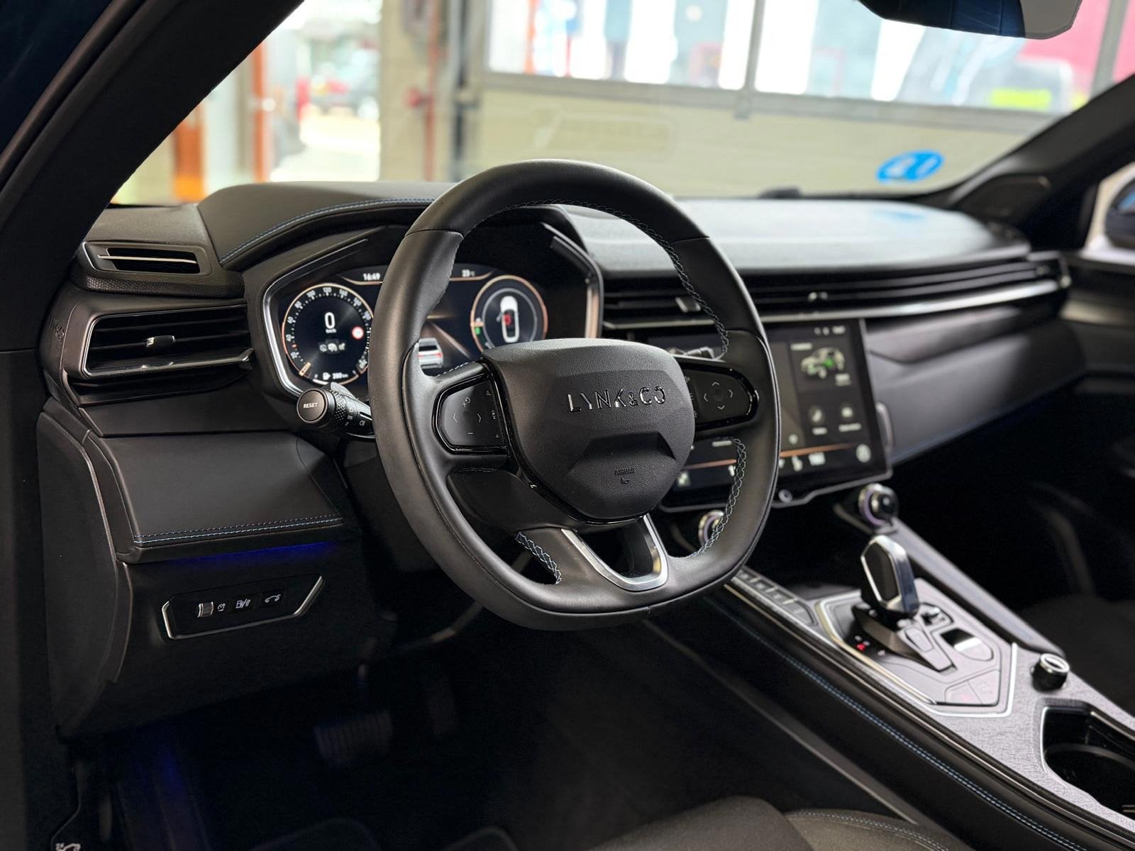 Lynk & Co 01