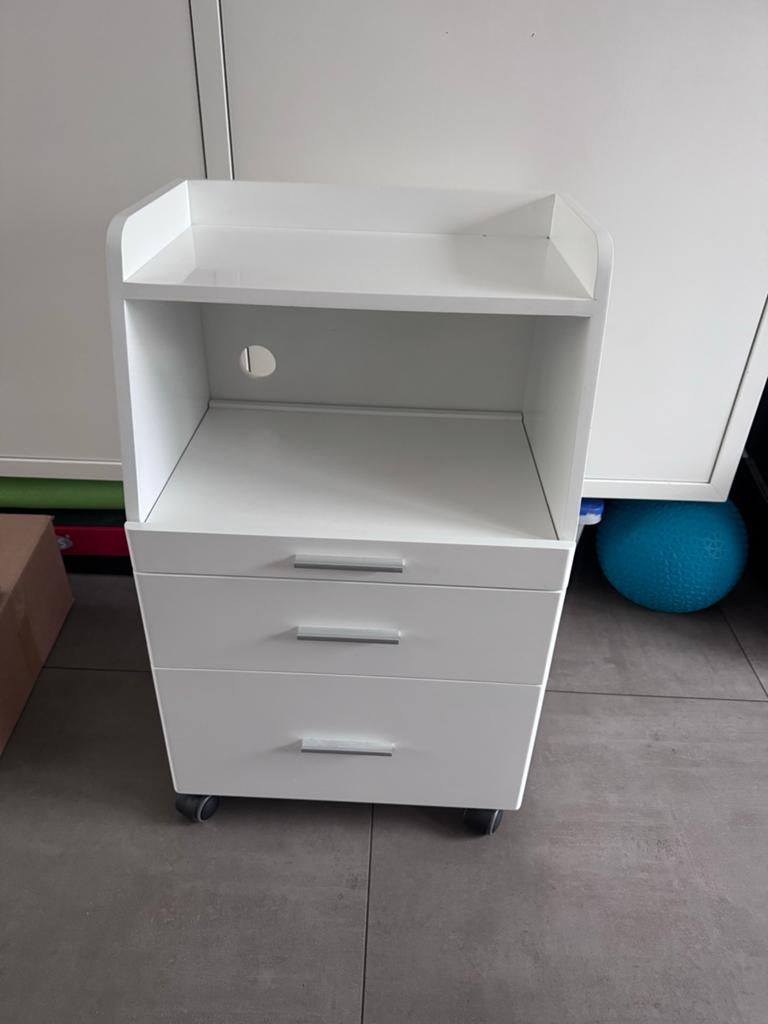 Pedicuremeubel met uitschuifbaar blad en wieltjes, Ophalen, Gebruikt
