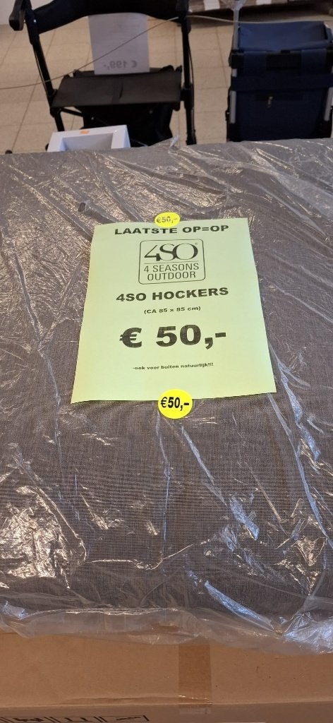 4 SO hockers op=op Beperkte voorraad, Tuin en Terras, Loungeset, Bijzettafel, Ophalen, 2 zitplaatsen