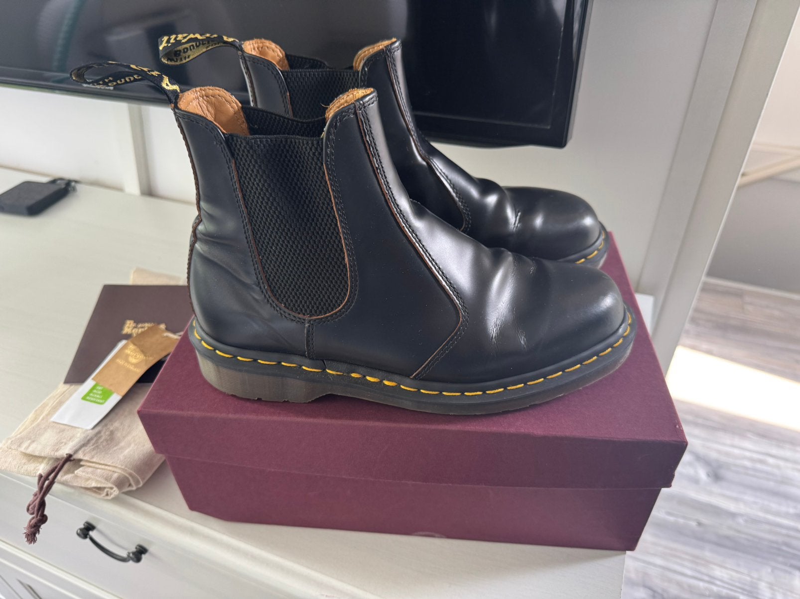 Dr. Martens 2976 chelsea boot Made In England maat 42, Jongen of Meisje, Ophalen of Verzenden, Laarzen, Zo goed als nieuw