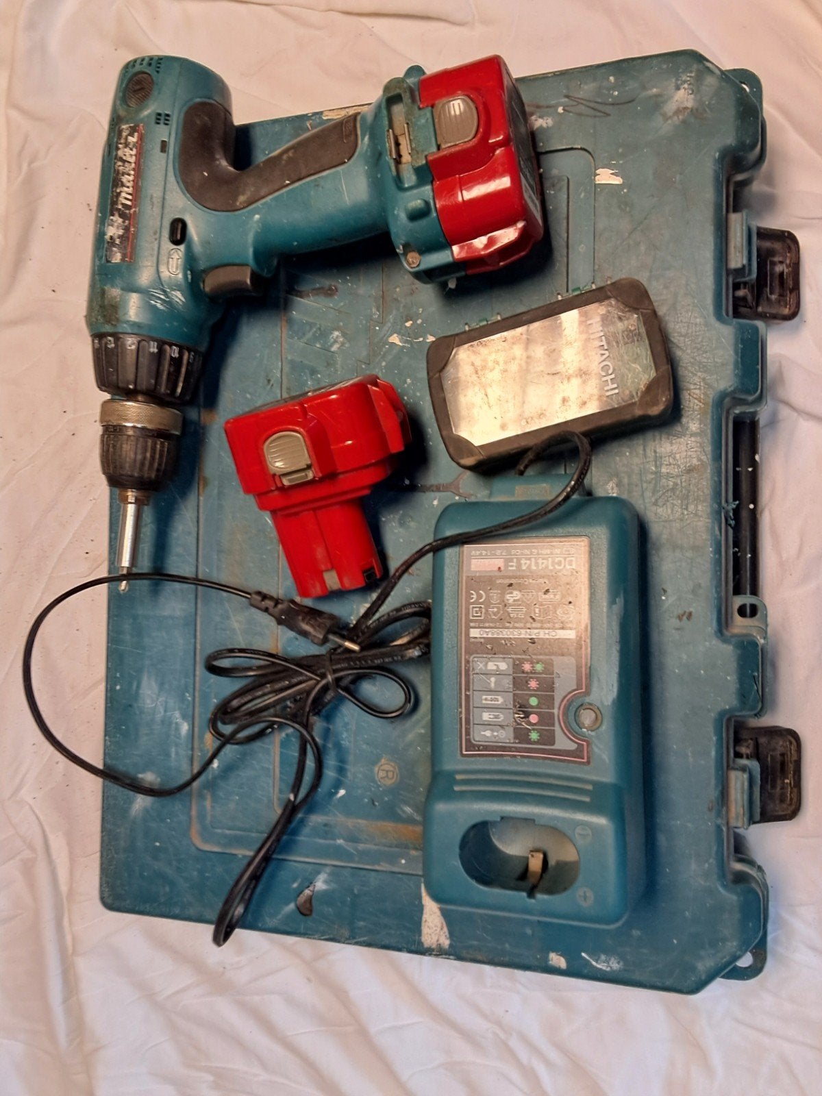 Makita Accu Schroefmachine met Koffer en Lader, Ophalen, Gebruikt, Variabele snelheid, Boor- en Schroefmachine