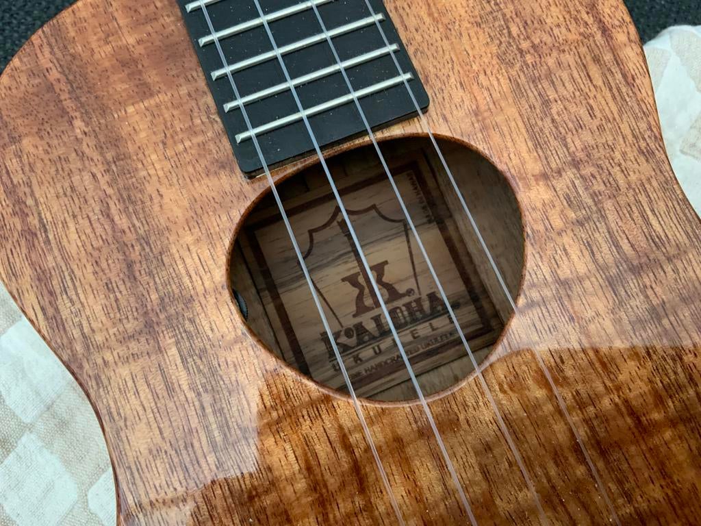 KoAloha   slim tenor ukelele met pick up, Muziek en Instrumenten, Ophalen of Verzenden, Zo goed als nieuw, Overige typen
