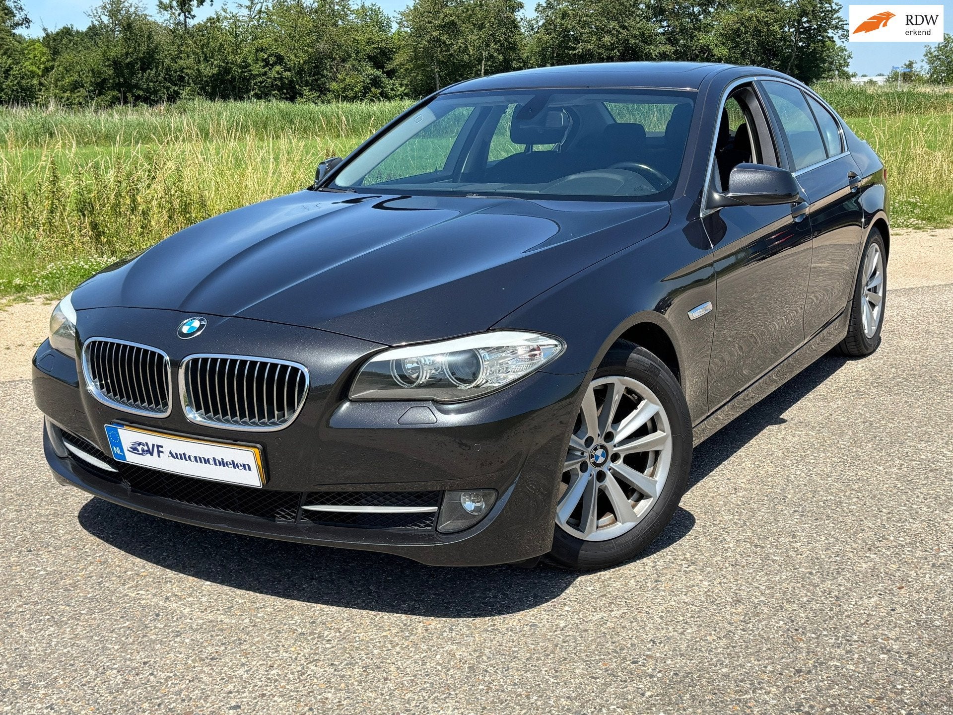 BMW 5-serie 523i Executive Aut/Navi/Schuifdak/Pdc, Euro 5, Gebruikt, Zwart, 2000 kg
