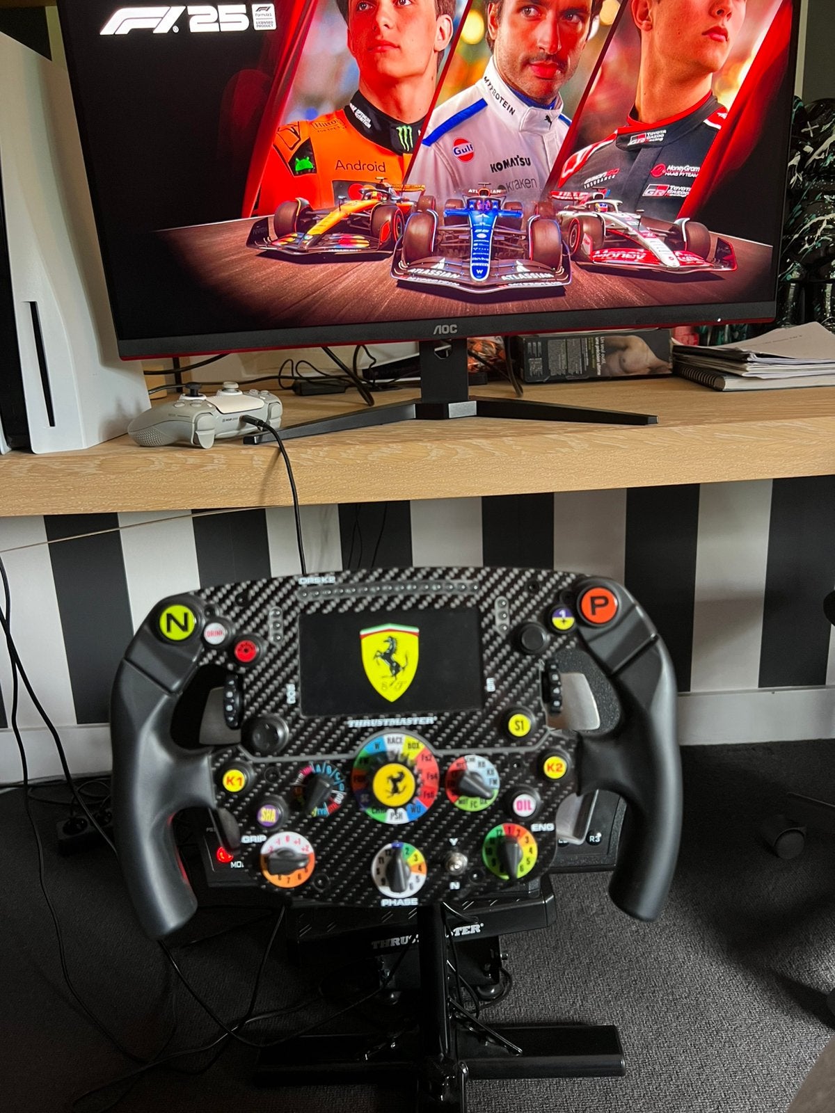 Thrustmaster T300 + Ferrari SF1000 + Playseat + Pedalen, 1 speler, Ophalen, Zo goed als nieuw, Online