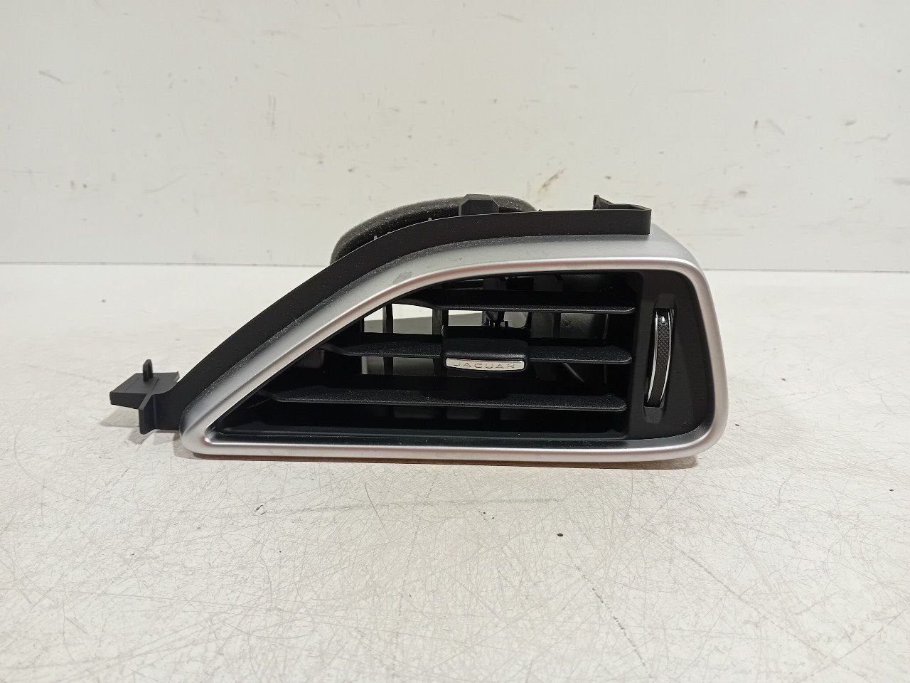 Dashboard luchtrooster rechts Jaguar XE, Onderdelen@venauto.nl, Van der Ven Autorecycling B.V., Gebruikt, Ettenseweg 76, 4706 PB Roosendaal, The Netherlands