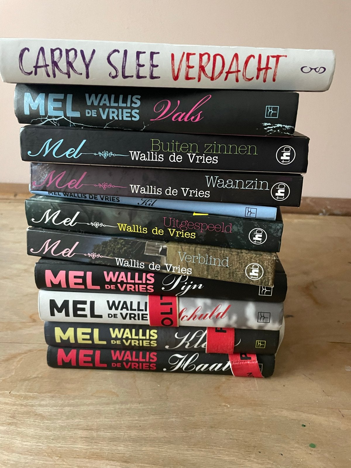 Mel Wallis de Vries boeken - 10 thrillers en 1 Carry Slee, Ophalen, Gelezen, Nederland