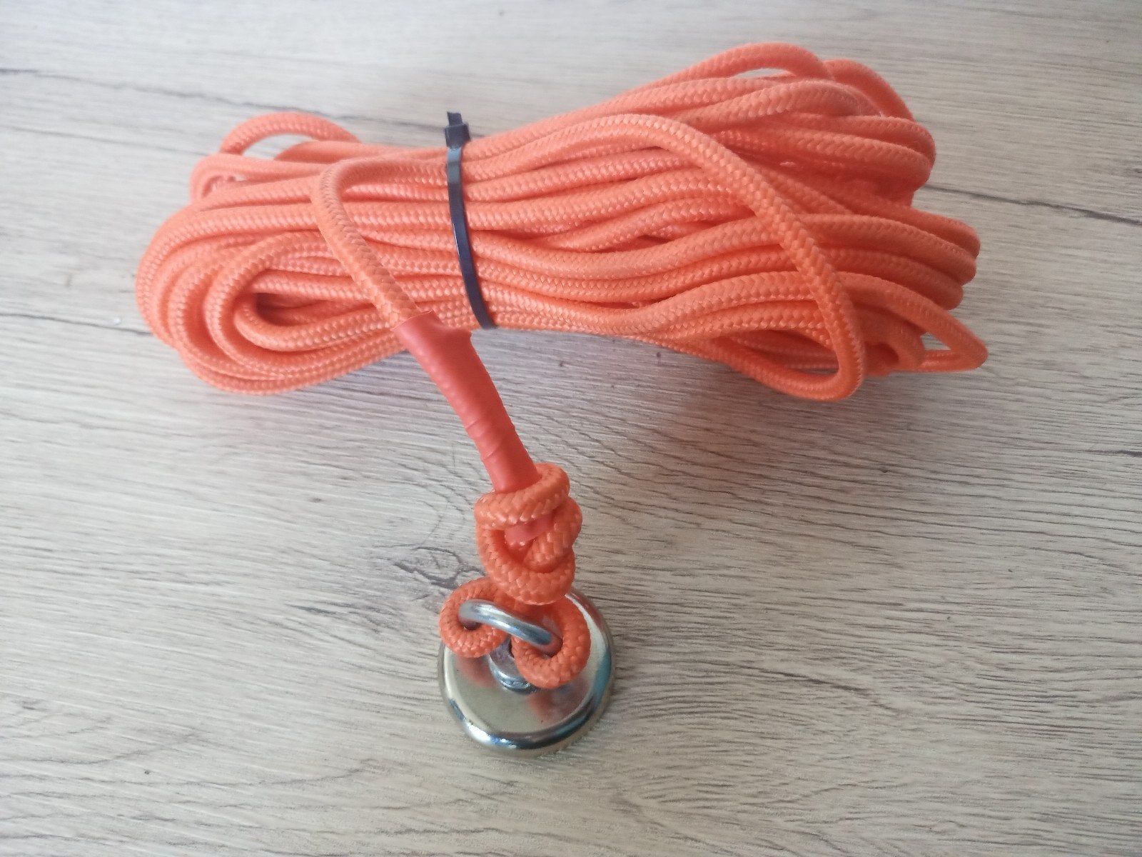Magneetvissen set: Sterke magneet met oranje touw, Ophalen, Zo goed als nieuw